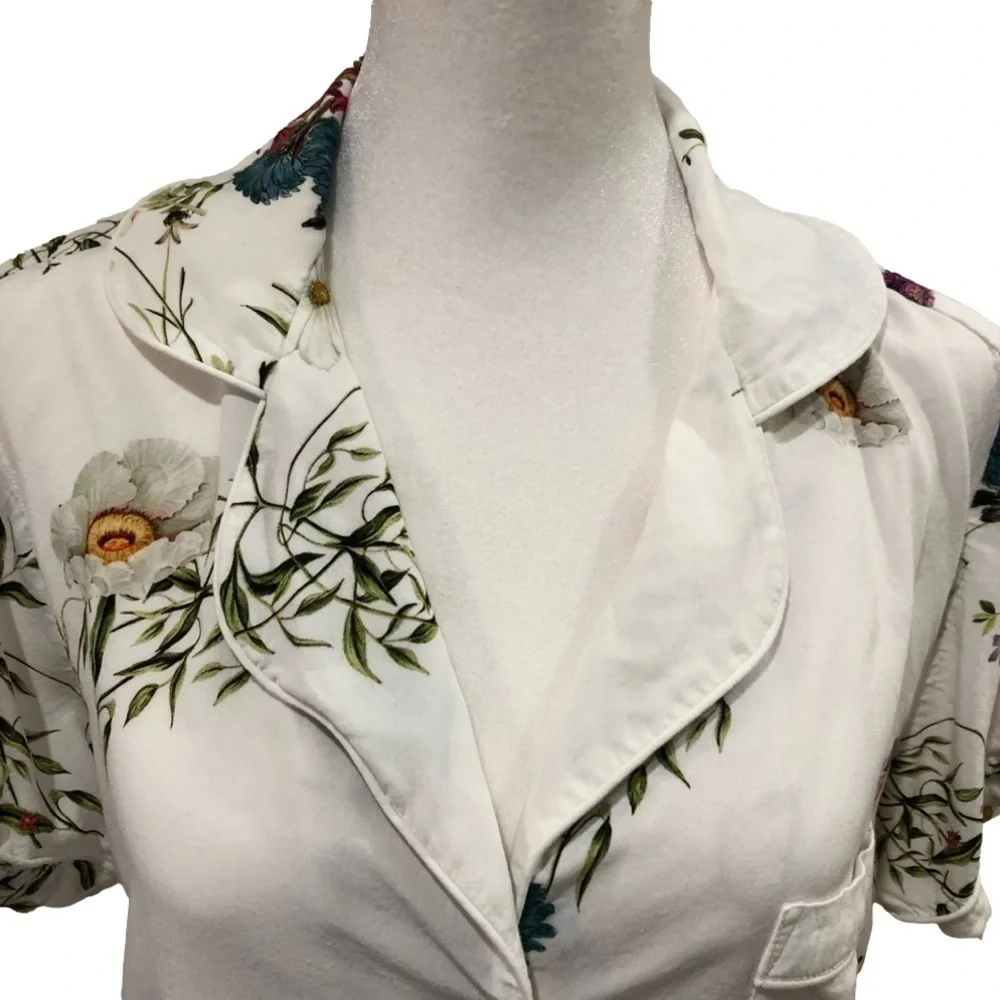 PLUM Pretty Sugar short sleeve, floral, button up blouse.  Size L - Picture 3 of 8